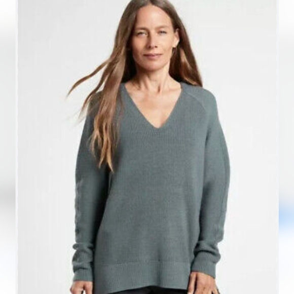 Athleta Hanover V-neck Sweater Gray sz L - Picture 1 of 7